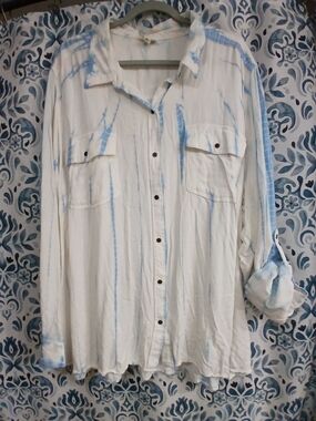 a.n.a White and Light Blue Tie-Dye Button-Front Blouse